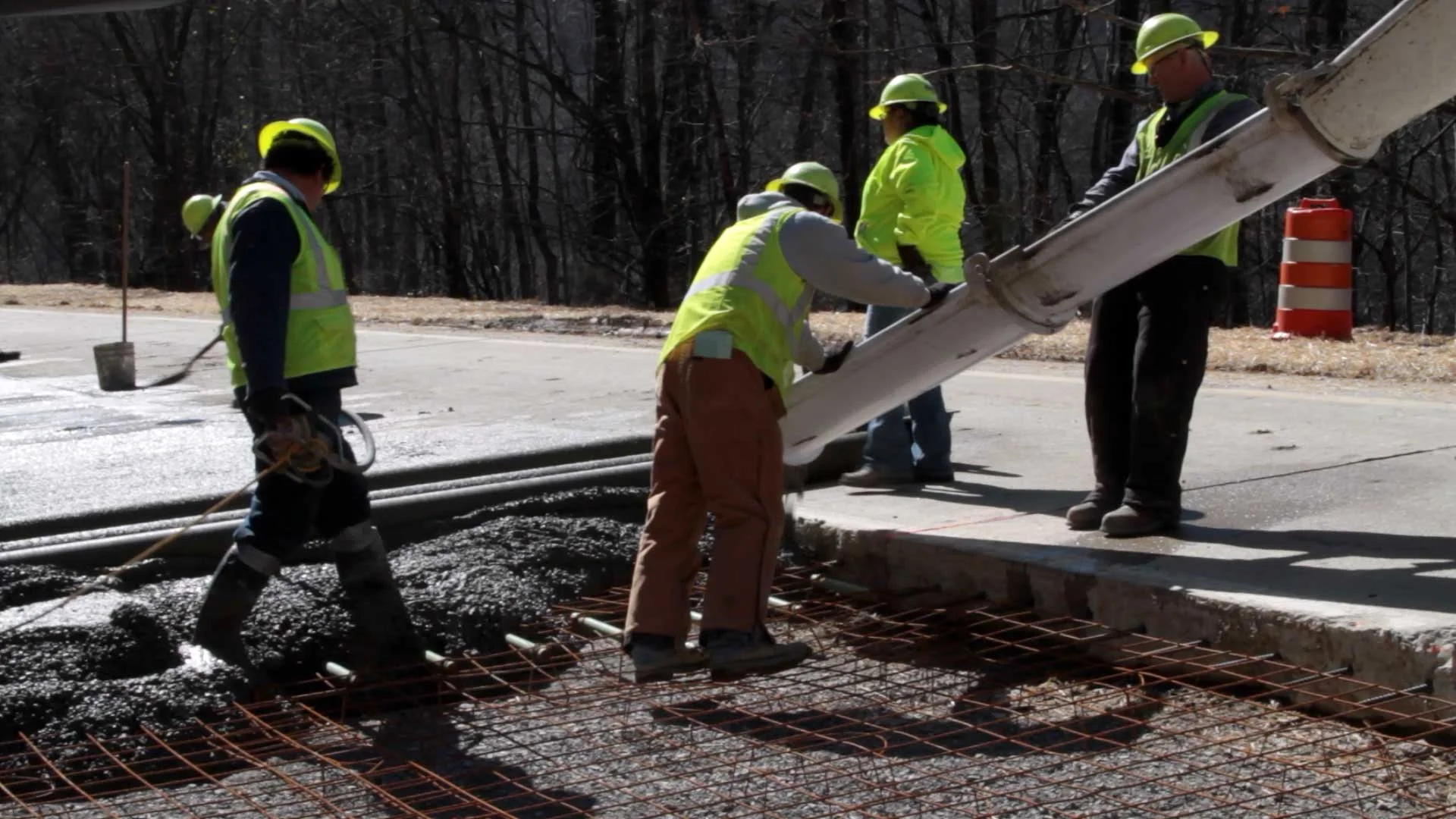 Contractor, Pyramid Constructors, placed material in one continuous pour.