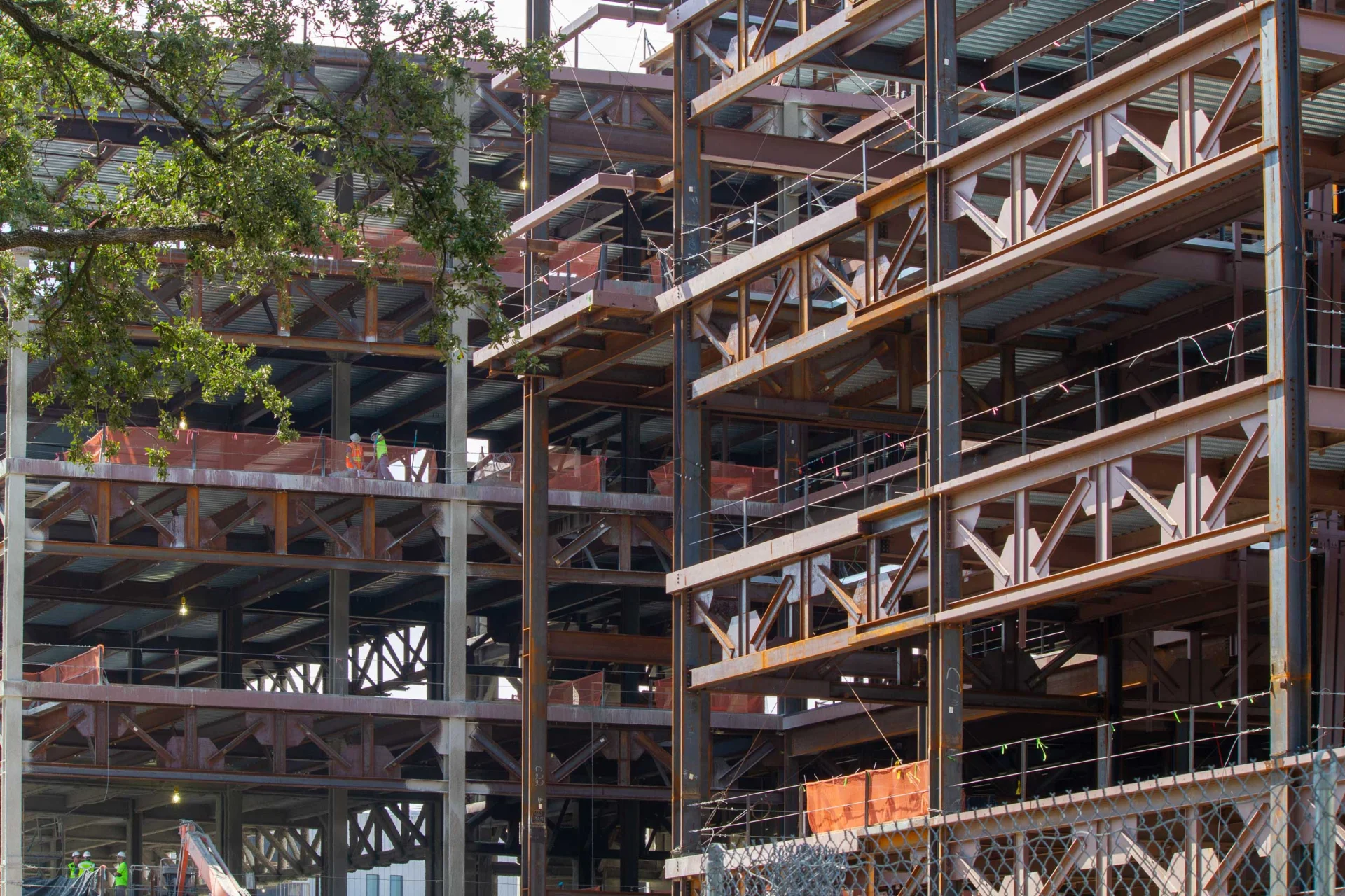 Contractor, Pyramid Constructors, placed material in one continuous pour.