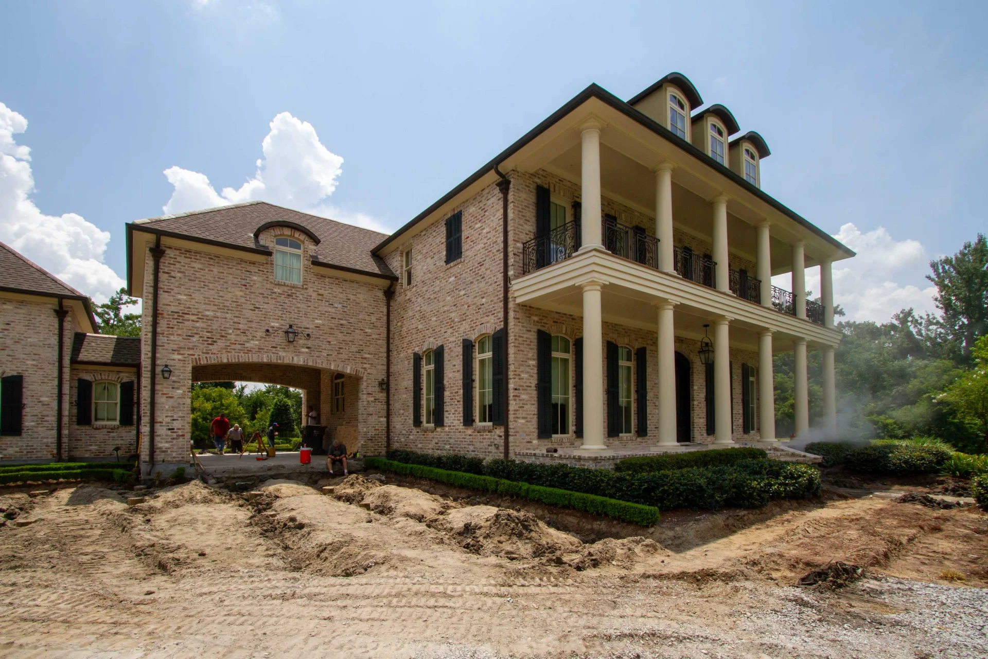 Contractor, Pyramid Constructors, placed material in one continuous pour.